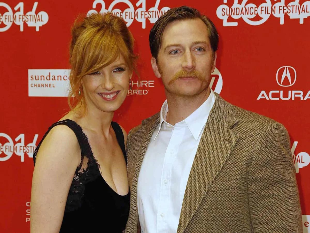 Kyle Baugher: Der Ehemann von Kelly Reilly und seine Karriere im Finanzwesen